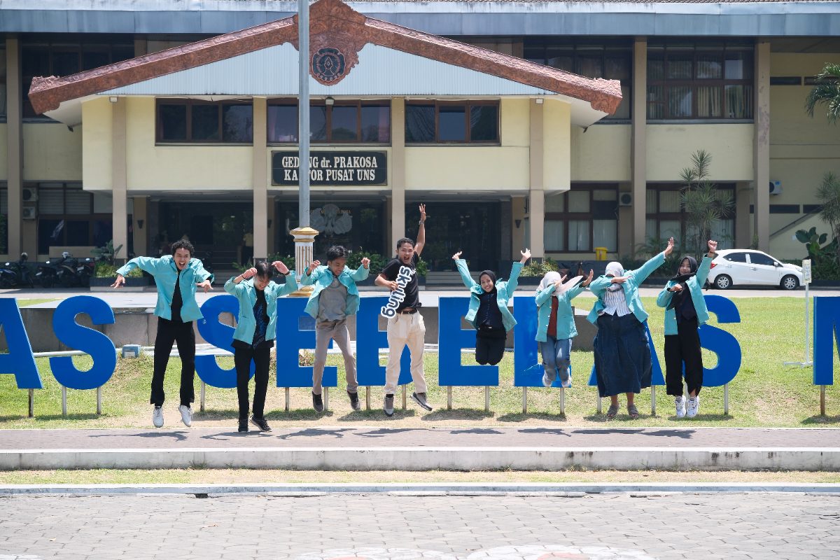 Tim Skuling bersama SkulChamps di Universitas Sebelas Maret