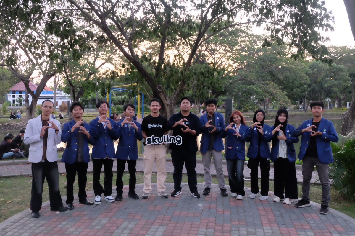 Tim Skuling bersama SkulChamps di Institut Teknologi Sepuluh Nopember