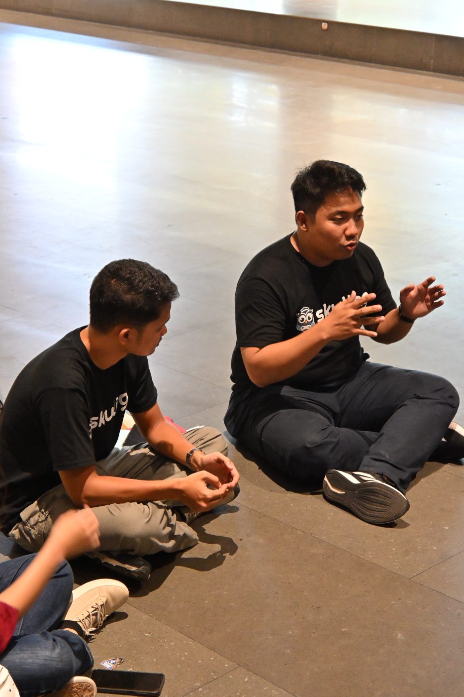 Ngobrol santai di Joglo GIK UGM.