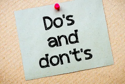 kertas pinned bertuliskan dos and don'ts