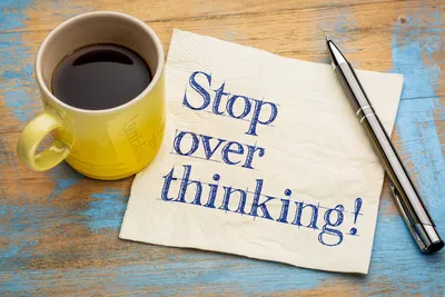 tulisan "Stop over thinking!" di atas kertas