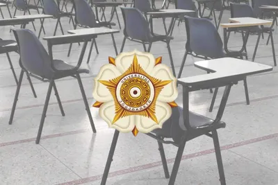 ruang ujian dan logo UGM