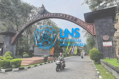 gerbang UNS