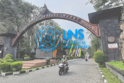 gapura uns solo