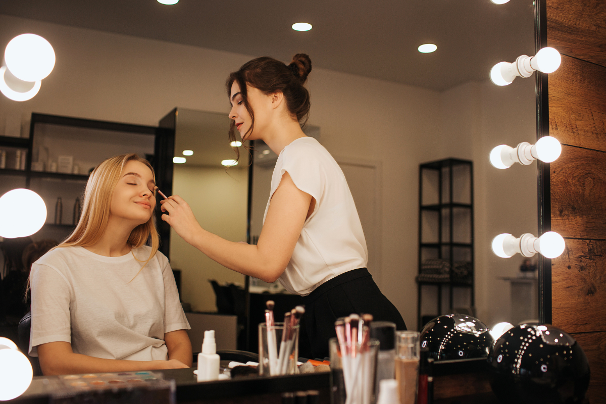 make up artist