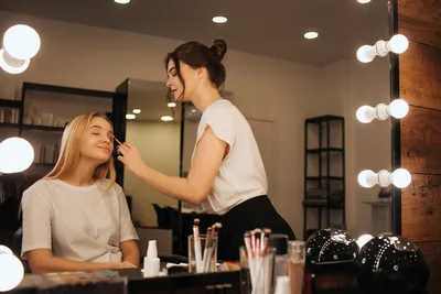 make up artist