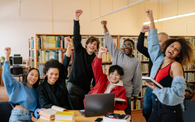 7 Organisasi Luar Kampus yang Bermanfaat dan Bisa Diikuti Mahasiswa